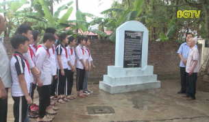Long Tr&igrave; - Ng&ocirc;i l&agrave;ng lưu dấu ch&acirc;n B&aacute;c Hồ