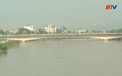 Lũ tr&ecirc;n s&ocirc;ng Thương tr&ecirc;n b&aacute;o động 3, s&ocirc;ng Cầu dưới b&aacute;o động 3