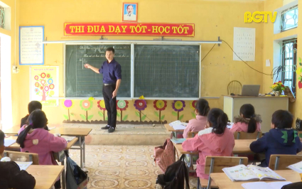 Mang con chữ đ&ecirc;́n với học sinh vùng cao 