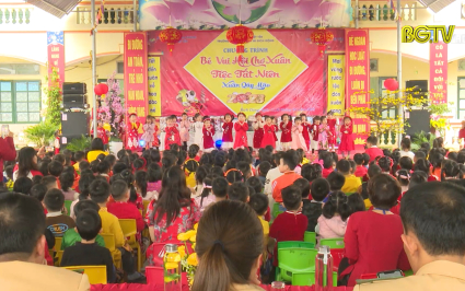 Mang Tết v&agrave;o trường học