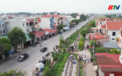 X&oacute;a lối đi tự mở, trả lại an to&agrave;n giao th&ocirc;ng cho đường sắt