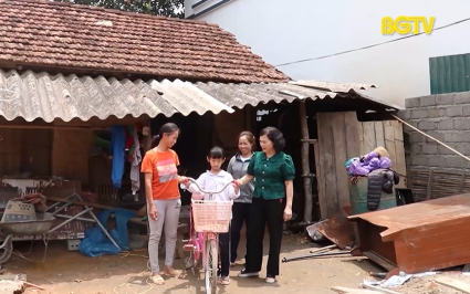 Mẹ đỡ đầu - Điểm tựa của trẻ mồ c&ocirc;i 