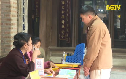 Minh bạch hoạt động quản l&yacute; thu, chi tiền c&ocirc;ng đức 