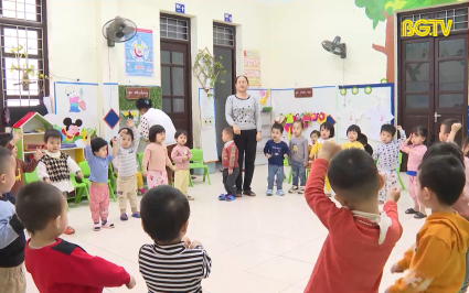 Mở nh&oacute;m trẻ tư thục trong trường c&ocirc;ng lập