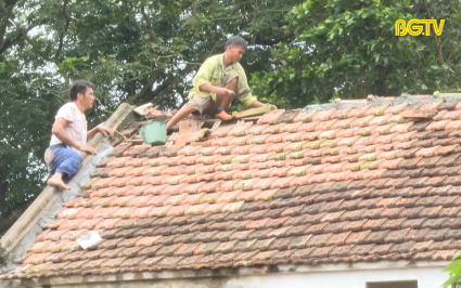 Mưa đ&aacute;, gi&ocirc;ng lốc g&acirc;y thiệt hại lớn tại Y&ecirc;n Thế