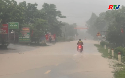 Mưa lớn khiến nhiều x&atilde; miền n&uacute;i bị chia cắt