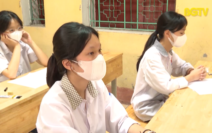 Ngày đ&acirc;̀u thi tuy&ecirc;̉n sinh vào lớp 10 di&ecirc;̃n ra an toàn 
