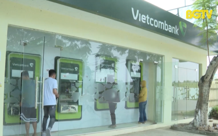 Ng&acirc;n h&agrave;ng đẩy mạnh thanh to&aacute;n kh&ocirc;ng d&ugrave;ng tiền mặt 