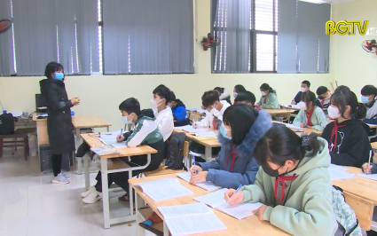 Ng&agrave;nh gi&aacute;o dục thực hiện nhiệm vụ k&eacute;p