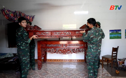 Ng&agrave;y đầu người d&acirc;n x&oacute;m Trại di chuyển t&agrave;i sản đến nơi tạm cư