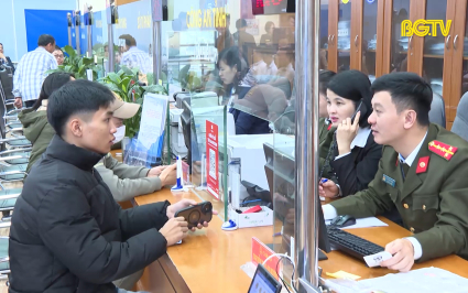 Ng&agrave;y đầu thực hiện TTHC sau sắp xếp: Đảm bảo th&ocirc;ng suốt 