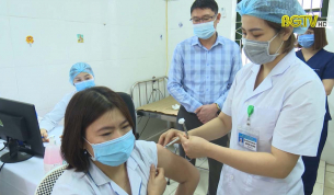 Ng&agrave;y đầu ti&ecirc;n ti&ecirc;m vắc xin ph&ograve;ng Covid- 19 tại Bắc Giang