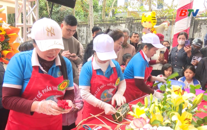 Ng&agrave;y hội b&aacute;nh chưng V&acirc;n &ndash; N&eacute;t đẹp văn h&oacute;a l&agrave;ng qu&ecirc; 