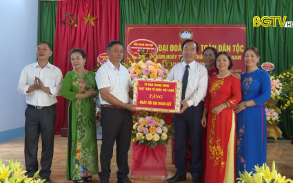 Ng&agrave;y hội &ldquo;đại đo&agrave;n kết to&agrave;n d&acirc;n tộc&rdquo; th&ocirc;n Trại Cọ, x&atilde; Tam Hiệp, Y&ecirc;n Thế