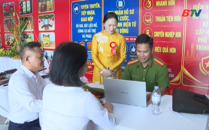 Phong tr&agrave;o to&agrave;n d&acirc;n bảo vệ an ninh tổ quốc l&agrave; nhiệm vụ trọng t&acirc;m, xuy&ecirc;n suốt 