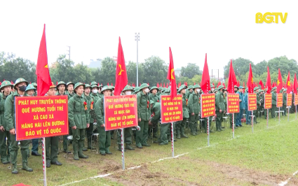 C&aacute;c đồng ch&iacute; l&atilde;nh đạo tỉnh Bắc Giang dự lễ giao, nhận qu&acirc;n năm 2024