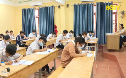 Ng&agrave;y thi đầu Kỳ thi v&agrave;o lớp 10