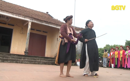 Nghệ nh&acirc;n g&igrave;n giữ c&acirc;u ch&egrave;o