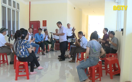 Nghệ nh&acirc;n t&acirc;m huyết với nghệ thuật Ch&egrave;o