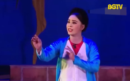 Nghệ sĩ miệt m&agrave;i với s&acirc;n khấu ch&egrave;o