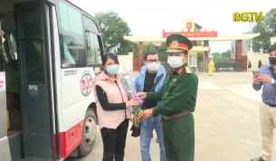 Nghĩa đồng b&agrave;o nơi tuyến đầu c&aacute;ch ly