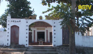 Ng&ocirc;i đền b&ecirc;n Lục Đầu Giang
