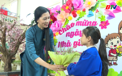 X&uacute;c động t&igrave;nh cảm tri &acirc;n thầy c&ocirc; gi&aacute;o của học sinh v&ugrave;ng cao