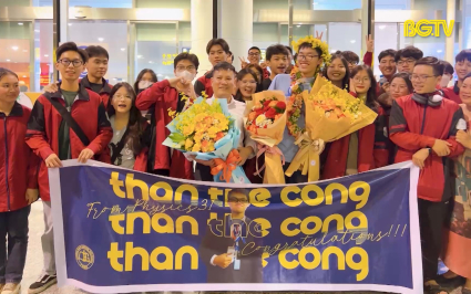 Người th&acirc;̀y của những t&acirc;́m huy chương qu&ocirc;́c t&ecirc;́ 