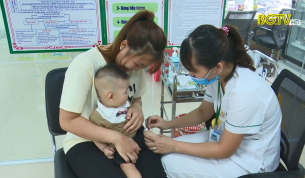 Người d&acirc;n chủ động đi ti&ecirc;m vắc xin ph&ograve;ng bệnh Bạch Hầu