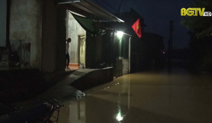 Người d&acirc;n Sơn Động chạy lũ trong đ&ecirc;m