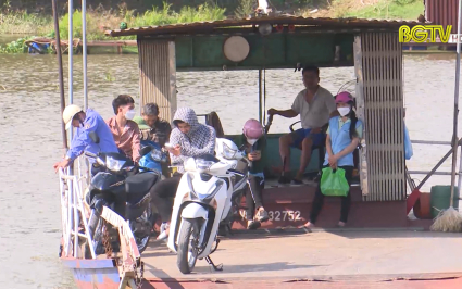 Nguy hiểm r&igrave;nh rập ở bến đ&ograve; ngang Ph&ugrave; T&agrave;i - Ph&ugrave; Gầm