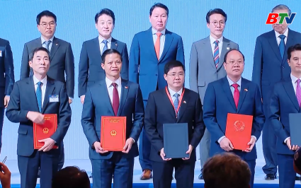 Chủ tịch UBND tỉnh Vương Quốc Tuấn tham dự Diễn đ&agrave;n kinh tế Việt Nam - H&agrave;n Quốc v&agrave; trao bi&ecirc;n bản ghi nhớ đầu tư cho doanh nghiệp