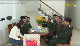 Nh&agrave; đồng đội đ&oacute;n Tết