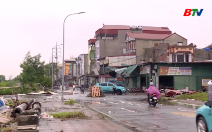 Nhanh ch&oacute;ng khắc phục thiệt hại do lốc xo&aacute;y tại x&atilde; Y&ecirc;n Phong