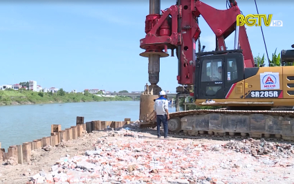 Nhiều c&ocirc;ng tr&igrave;nh cầu vượt s&ocirc;ng đang vướng mắc mặt bằng
