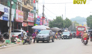 Nhiều người kh&ocirc;ng đeo khẩu trang nơi c&ocirc;ng cộng