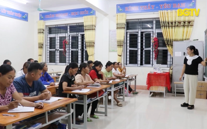 Những lớp học xo&aacute; m&ugrave; chữ ở Sơn Động
