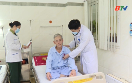 Những thầy thuốc trong m&agrave;u &aacute;o l&iacute;nh 