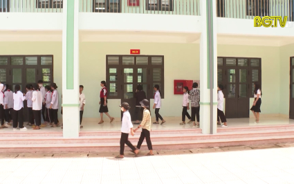 Niềm vui mới của học sinh nội tr&uacute; v&ugrave;ng l&ograve;ng hồ Cấm Sơn