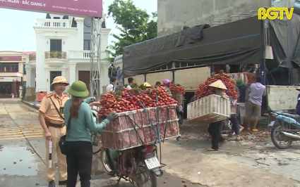 Nỗ lực bảo đảm an to&agrave;n giao th&ocirc;ng m&ugrave;a ti&ecirc;u thụ vải thiều 
