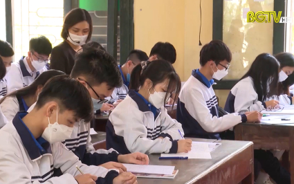 Nỗ lực &ocirc;n thi tốt nghiệp THPT năm 2022   