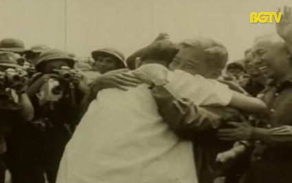 Non s&ocirc;ng liền một dải - Tập 5: Những tượng đ&agrave;i bất tử 