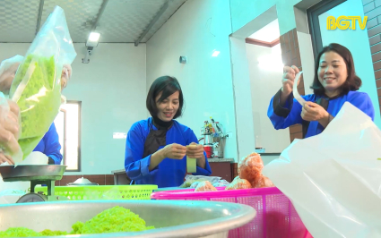 N&ocirc;ng d&acirc;n tuổi Th&igrave;n với đam m&ecirc; g&igrave;n giữ ẩm thực d&acirc;n tộc