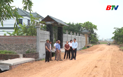  N&ocirc;ng th&ocirc;n mới: Phong tr&agrave;o hiến đất l&agrave;m đường ở x&atilde; Quang Trung