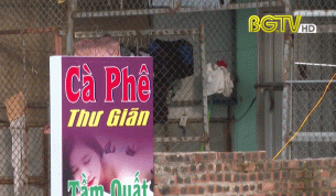 N&uacute;p b&oacute;ng qu&aacute;n c&agrave; ph&ecirc; thư gi&atilde;n để cướp t&agrave;i sản