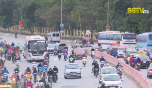 Tăng cường kiểm tra, xử l&yacute; xe đưa đ&oacute;n c&ocirc;ng nh&acirc;n vi phạm trật tự ATGT