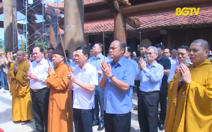 Lễ thượng lương t&ograve;a Trung điện ch&ugrave;a Hạ T&acirc;y Y&ecirc;n Tử
