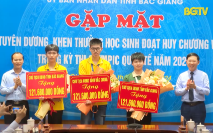  Khen thưởng học sinh đoạt huy chương v&agrave;ng Olympic quốc tế