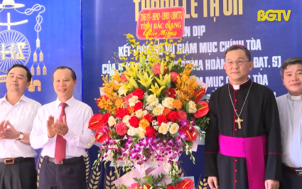 Ch&uacute;c mừng c&aacute;c đức gi&aacute;m mục tại nh&agrave; thờ Ch&iacute;nh t&ograve;a gi&aacute;o phận Bắc Ninh