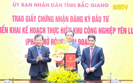 Trao Giấy chứng nhận đăng k&yacute; đầu tư khu c&ocirc;ng nghiệp Y&ecirc;n Lư (mở rộng)